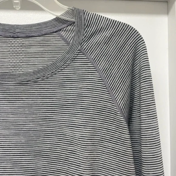 Lululemon Swiftly Tech Long Sleeve 2.0 Tempo Stripe EUC - Picture 6 of 11